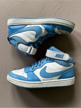 Nike Court Borough Mid Sneakers